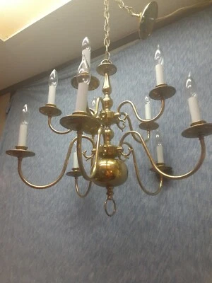 CLASSIC DESIGN WILLIAMSBURG 10 ARM CANDLELITE POLISHED BRASS 25" WIDE CHANDELIER - Image 1 of 4