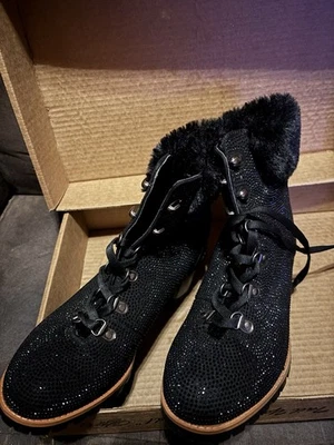 Botas Nanette Lepore de piel sintética con estrás negras talla 7,5 Foto 1 de 4