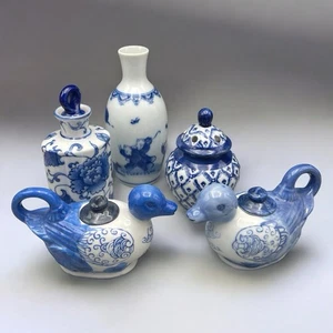 Vintage Chinese Blue On White Porcelain Small Vessels Bottles Lot Of 5 - Picture 1 of 12