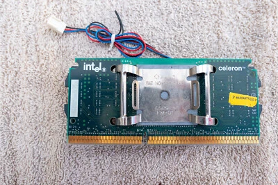 Intel Celeron 300MHz SL2WM Slot 1 with Cooling Fan - Image 1 of 3