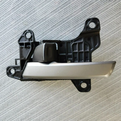 Manija delantera izquierda de la puerta del conductor Hyundai Elantra 2017-2020 gris OEM Foto 1 de 4