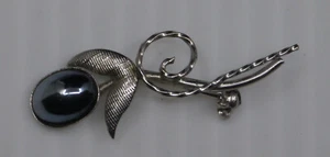 L - VINTAGE STERLINGSILBER BLUMEN BROSCHE MIT HÄMATITKNOSPE, SIGNIERT, MCM - Bild 1 von 2