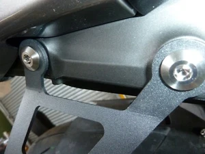 Kawasaki Titanio Posteriore Appendiabiti Bolt Confezione Gara 92153-1630 Spalla - Picture 1 of 18