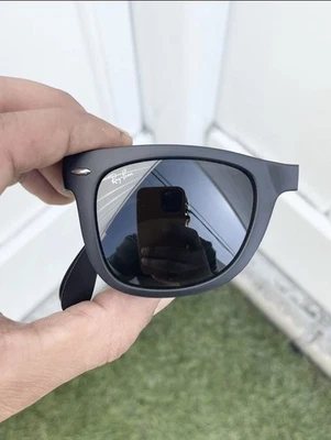 Nuevo con etiquetas Auténtico Ray Ban Plegable Wayfarer RB4105 4105 Negro Talla 50/22 Foto 1 de 4