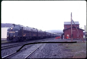 gy605 Orig. Toboganes Conrail 4021, 4022 Plus 9 autos en OCS Hornell, NY 4-23-99 - Imagen 1 de 1