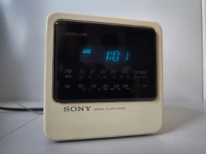 Vintage Sony DIGICUBE ICF-C12L FM / AM Clock Radio Retro blue led - Picture 1 of 9