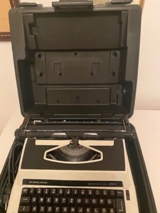 Adler Gabriele 2300 elektrische Schreibmaschine mit Koffer - Bild 1 von 8