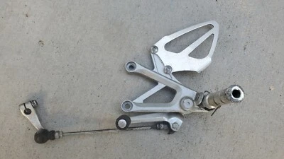Juego de soporte de clavija delantera izquierda Honda CBR600 F4i 02 03 04 05 2001-2006 #0031 Foto 1 de 3