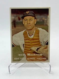 1957 TOPPS WES WESTRUM #323 NEW YORK GIANTS VINTAGE SET BREAK - Picture 1 of 2