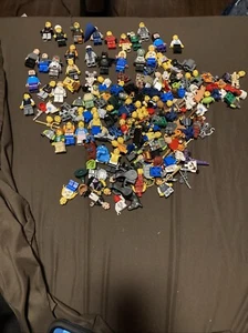 LOT OF ASSORTED LEGO MINI FIGURES WITH ANIMALS AND ACCESSORIES - Picture 1 of 10