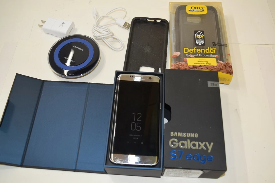 Samsung Galaxy S7 Edge bundled / See Full Description Below / Silver Titantium - Image 1 of 4