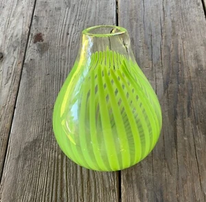 Vintage Vase mundgeblasen Kunstglas in Kugelform, grüne Spirale - Bild 1 von 2