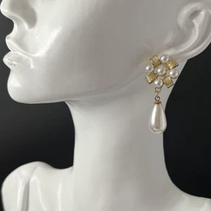 Faux Pearl Earrings Dangle Drop Gold Tone Teardrop Pierced Post - Picture 1 of 6