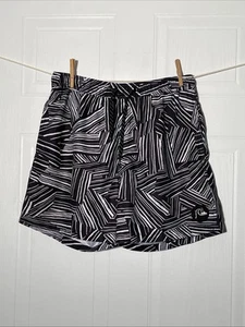 Bañador Quicksilver para hombre pantalones cortos de voleibol negro blanco forrado pequeño - Imagen 1 de 9