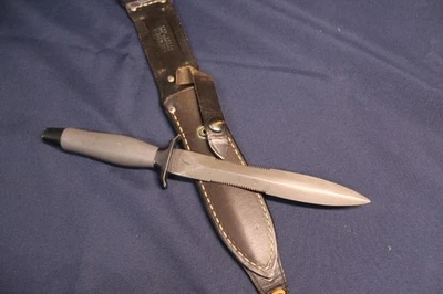 Funda negra hoja dentada Gerber Mark 2 número de serie 049616. Año nacido 1976 Foto 1 de 4