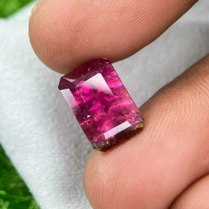 Кластер натурального турмалина арбуза изумрудной формы россыпью 5,4 карата - Изображение 1 из 2