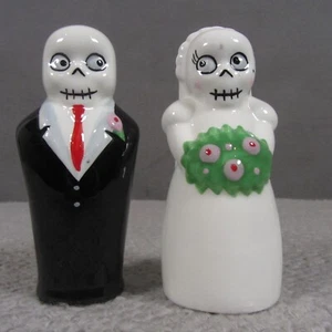NewlyDeads Skelett Hochzeitspaar Keramik Salz Pfefferstreuer Halloween - Bild 1 von 7