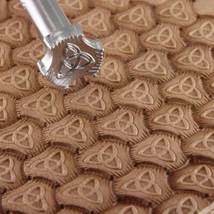 Acero inoxidable Craftplus - Sello geométrico Celtic Tri-Weave (Herramienta de cuero) - Imagen 1 de 7