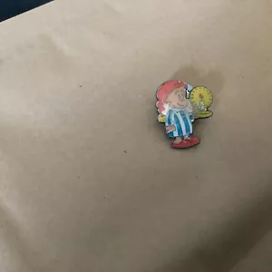 Charity Vintage Badge - Foto 1 di 3