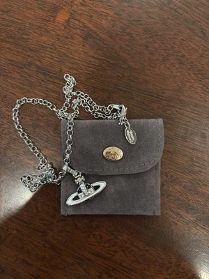 Vivienne Westwood collar orbe blanco y negro Foto 1 de 3