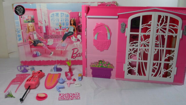 Casa da Barbie 2008 com todos os itens originais da casa inclusive a boneca