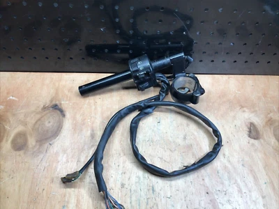 HONDA CBR900RR CBR 1996-1997 FIREBLADE OEM CLIP IZQUIERDO MANILLAR SOLO PIEZAS Foto 1 de 4