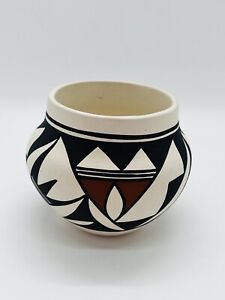 Acoma New Mexico Geometric Design Pottery Bowl Vase Signed J.A B1