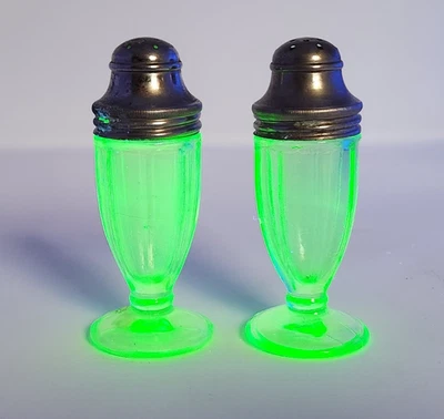 Ribbon pattern Uranium Hazel Atlas Glass Company Salt & Pepper Shakers VTG - Image 1 of 4