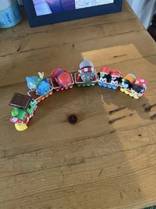 Disney’s Tsum Tsum Christmas Train with random Characters - Picture 1 of 4