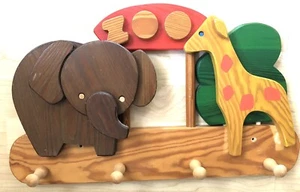 Wand Garderobe für Kinder - Massiv Holz farbig - Zoo Elefant Giraffe 4 Haken - Bild 1 von 4