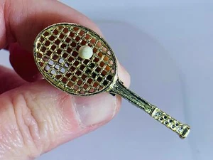Tennis Racket with Pearl Ball GERRYS Vintage Gold Pin Brooch Pendant V-4761 - Picture 1 of 3