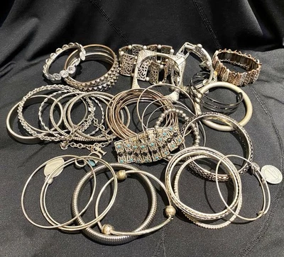 Gran Lote De Pulseras Y Brazaletes Tonificados Plata 1 Lb 4 Oz Cadena Esmalte Mixto Ect Foto 1 de 4