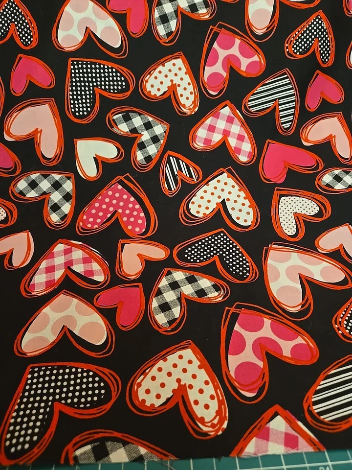 Tela Corazones Lunares Rayas Rosa Rojo Negro Día de San Valentín por Media 1/2 Yarda  Foto 1 de 4