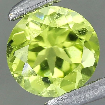0.48ct t.w 4.9x4.8mm Round Natural Green Peridot Gemstone, Myanmar - Image 1 of 4