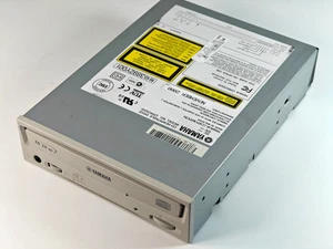 YAMAHA CD-REWRITABLE CDRW CD-RW model CRW2100S 16x 10x 40x SCSI - Picture 1 of 6