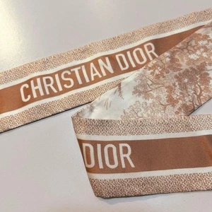 Bufanda Christian Dior Mitzah 100% seda patrón floral hecha en Italia con caja, etiqueta - Imagen 1 de 4