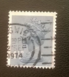 1 x GB USED 4.5p MACHIN DECIMAL DEFINITIVE STAMP 1974 POSTMARK PERFORATION SHIFT - Picture 1 of 2