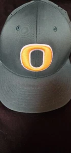 University of Oregon Ducks Green Baseball Football Hat cap PTS 30 SIZE SMALL/MED - Picture 1 of 3