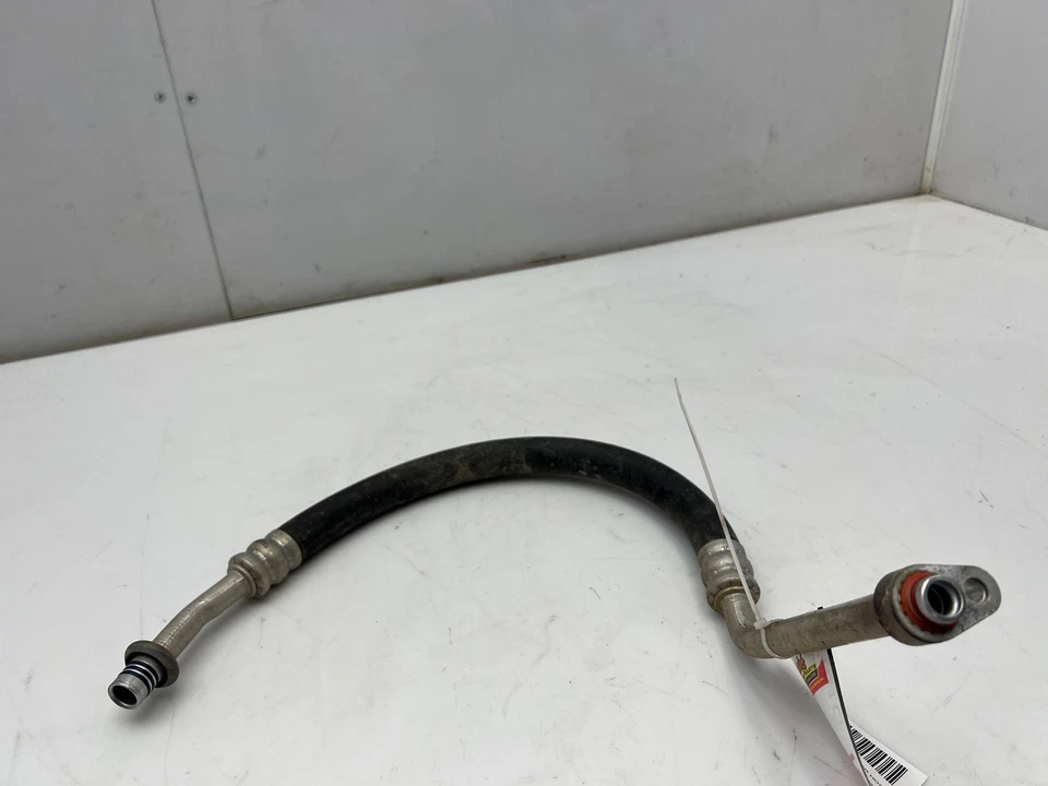 Manguera de succión de aire acondicionado Ford Crown Victoria 2006-2011 primera sección OEM 6W7Z19867AA Foto 1 de 4