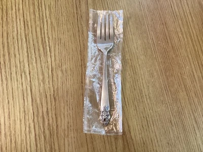 Tenedor de ensalada de colección Oneida Distinction 1951 Silver Plate Prestige 1951 6 1/2 pulgadas Foto 1 de 4