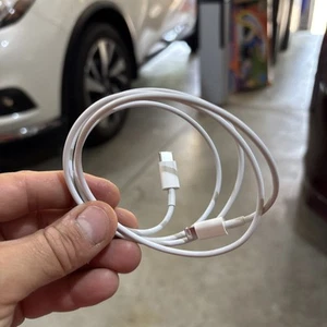 I Phone 12 Cord - Zdjęcie 1 z 1