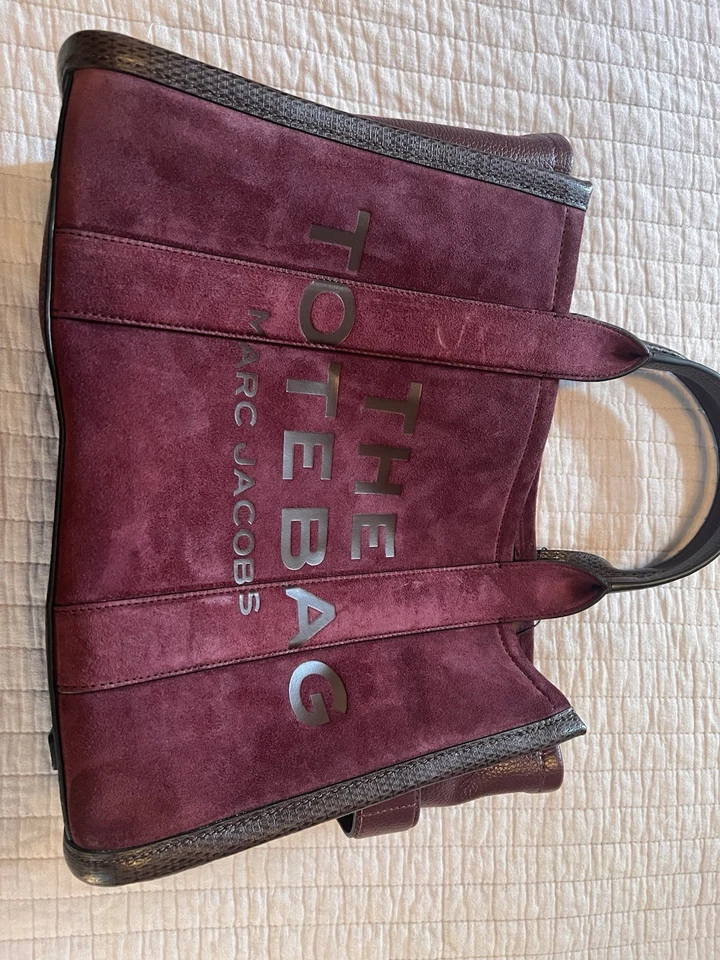 Bolso de Mano Marc Jacob’s Mediano Gamuza Ciruela Oscura Nuevo con Etiquetas y Bolsa para el Polvo Foto 1 de 4