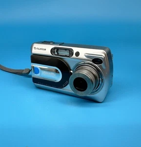 Fujifilm Digital Camera FinePix A330 3.2MP Silver Tested - Picture 1 of 11