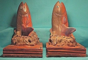 BUCHSTÜTZEN *** FISCHE springen aus dem Wasser *** 2er Set *** aus Holz - Bild 1 von 8