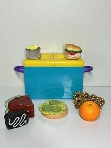 Muñeca American Girl retirada de hoy golosinas de picnic refrigerador con artículos de almuerzo - Imagen 1 de 7