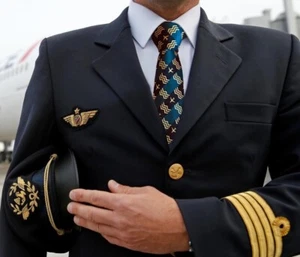 Fliegerkrawatte Privatjet grün und marineblau mit Flugzeugen und Chevrons - Bild 1 von 4