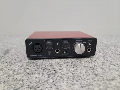 Interfaz de audio USB Focusrite Scarlett Solo 2da generación Foto 1 de 4