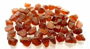 50 gramos 57 piezas gema de cabujón cabina de granate de hessonita de 0,5 gramos a 0,9 gramos áspera - Imagen 1 de 4