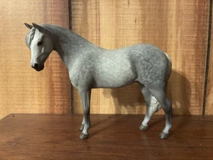 Cavallo modello in resina pony New Forest grigio ananas chiaro nord - Foto 1 di 16