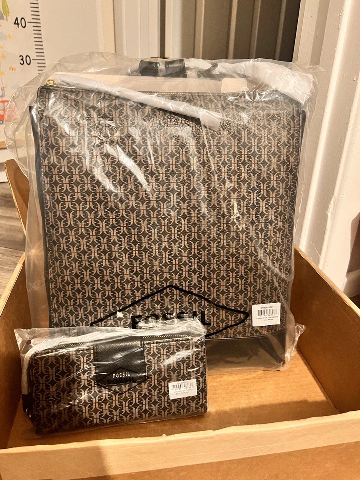 mochila fosil elina y paquete clutch madison Foto 1 de 4